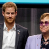 Abgehörte Telefonate, Bestechung von Polizisten: Prinz Harry, Elton John und Liz Hurley verklagen Zeitungsverlag