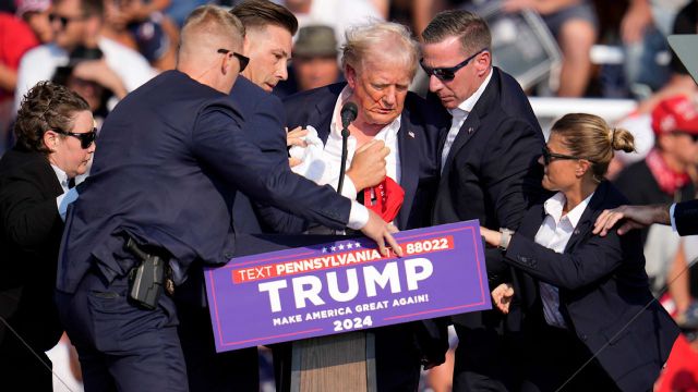 USA: Trump nach Schüssen bei Attentat mit Blut im Gesicht evakuiert