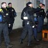 In Berlin: Bogen-Schütze schießt vom Balkon auf Büro – SEK-Einsatz!